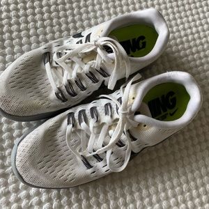 Nike Tennis Shoes
